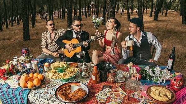 Fiesta Ancestral "Jenny & the Mexicats"