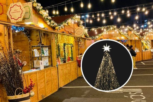 Mercado navideño iluminado